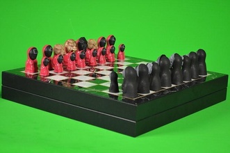 calamar jeu personnages échecs set squid vip masque ensemble d'échecs 39 squidgamesl plateau pièces d'échec personnalisés squidgamefanart chessidea calmar jeux jouets planche 3d print model - Mito3D