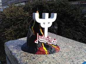 estatua judas sacerdote 3d impresión logo pesado metal música arte señales logos 3d print model - Mito3D