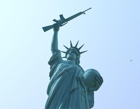estatua of libertad m16 tierra mwopus concienciación pistola arte esculturas maga 3d print model - Mito3D