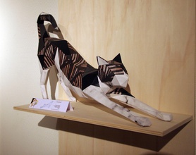 strech cat low poly 408 facce art lowpoly animali modello carta sculture 3d print model - Mito3D