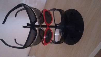 occhiali sole titolare supporto bicchieri bicchiere sfumature eyeware casa arredamento spettacolo rayban solare 3d print model - Mito3D
