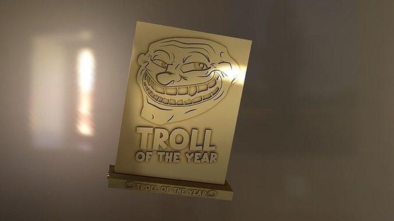 Troll año premio 3d impresión modelo diseño Arte memes sonreír cara gracioso plato señales logos 3d print model - Mito3D