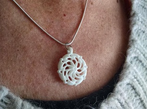 wirbel mandala anhänger chakra wendel schmuck meditation halskette verknüpft heilige geometrie spiral kurve 3d print model - Mito3D
