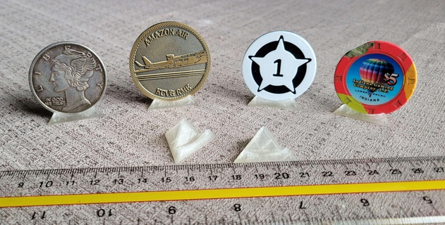 coin stand Toys & Games 3d print model - Mito3D