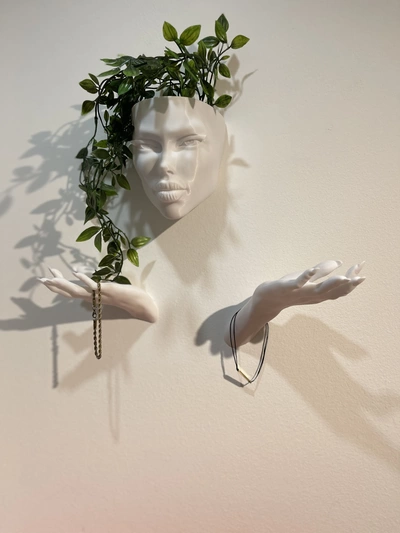 girl on wall planter hanger 3d models download creality cloud home decor 3d print model - Mito3D