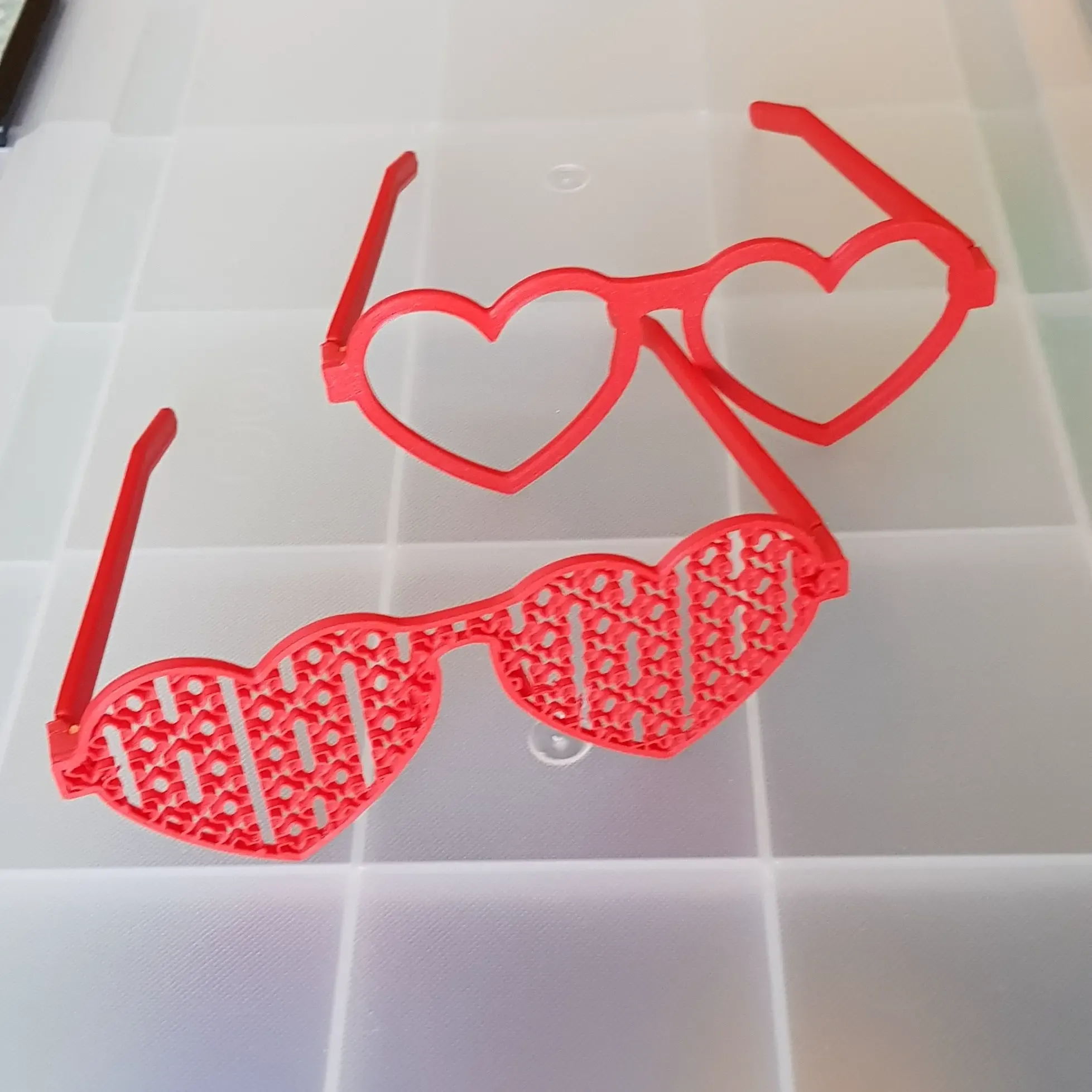 herz brille heilige valentinstag 3d modelle download realität wolke 3D print model - Mito3D