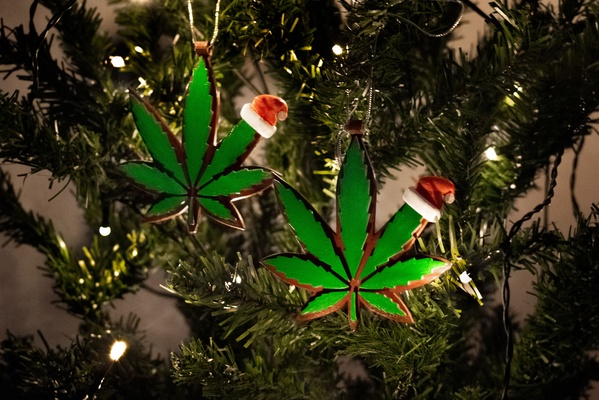 marijuana navidad árbol ornamento 3d modelos descargar crealidad nube 3d print model - Mito3D