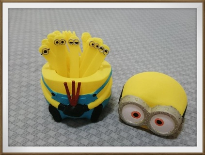 minions lucky box Fictional Characters 3d print model - Mito3D