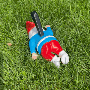 assassiné gnome couteau figurine facile impression fictif personnages 3d print model - Mito3D
