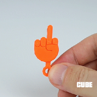 print in place medio dedo llavero juguetes juegos 3d print model - Mito3D