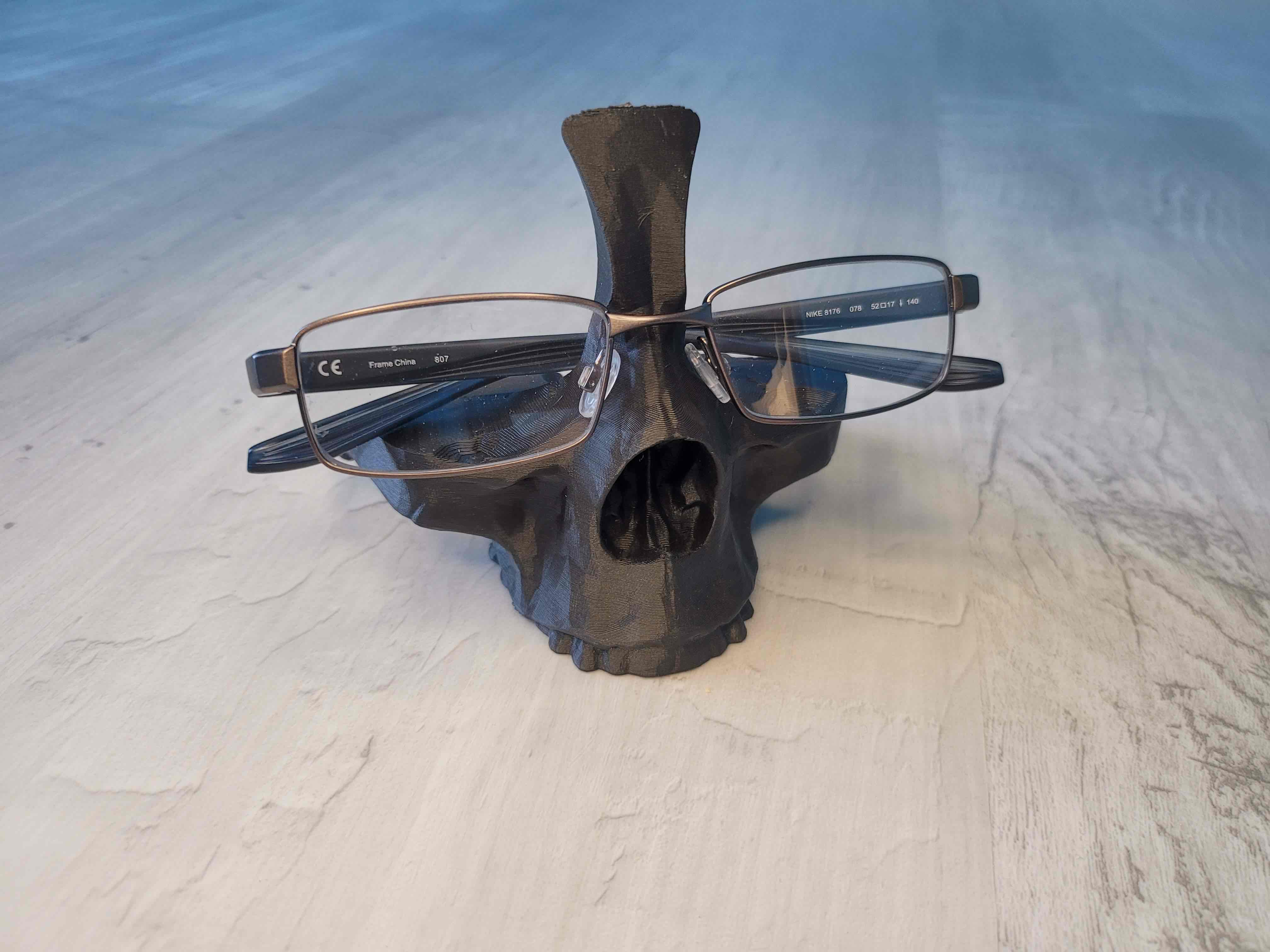 skull eyeglass holder Home Decor 3D print model - Mito3D