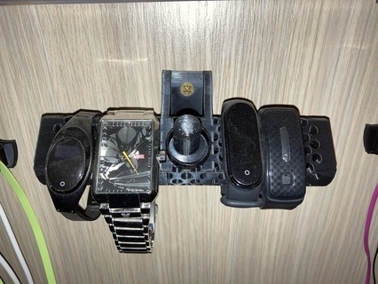 reloj anillo soporte casa 3d print model - Mito3D