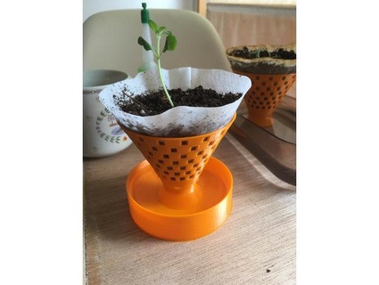 regando planta semillero plantador naturaleza plantas 3d print model - Mito3D