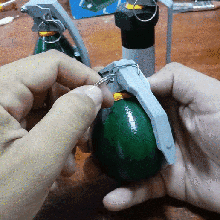 3 bomba mano Granadas granada guerra pistola esercito militare arma 3d print model - Mito3D