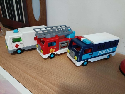 3 camiones paquete ambulancia fuego camión policía coche vehiculo jugar niños regalo gratis juguetes pla barato juguete 3d print model - Mito3D