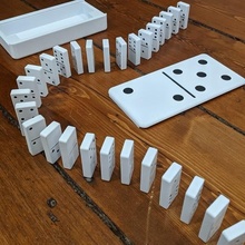 3d impresso dominó conjunto ampla carregando caso bainha clássico jogos impressao 3D tabuleiro dominós criança amigável antigos cemitério 3d print model - Mito3D