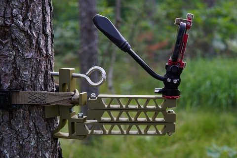3d stampato caccia telecamera braccio sella se film albero In piedi cervo 3d print model - Mito3D