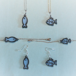 4 Halsketten Armbänder Ohrringe Schmuck Fisch Armband Halskette Ohrring Ohren Hals Gurt Anhänger Kunst schwarz Weiß geometrisch Linie Haustier Tier Ozean Blau 3d print model - Mito3D