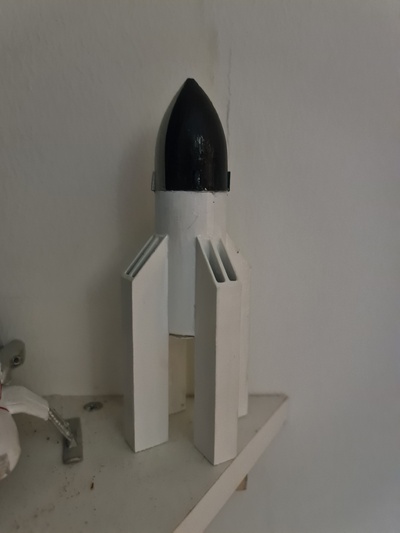3d printable modell of ikonisch mond rakete frau mund raumschiff raketenschiff 1920s film scifi frau on 3d print model - Mito3D