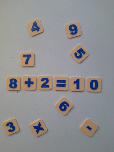 abc + nombres base mathématique panneaux feuilles calcul jeu alphabet mathématiques math puzzle somme soustraire multiplication division éducation langue orthographe 3d print model - Mito3D