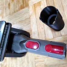Adapter halten Bräutigam Werkzeug Hund Reinigung Bürste Haustier Pflege Fell Dyson Vakuum Reiniger 3d print model - Mito3D