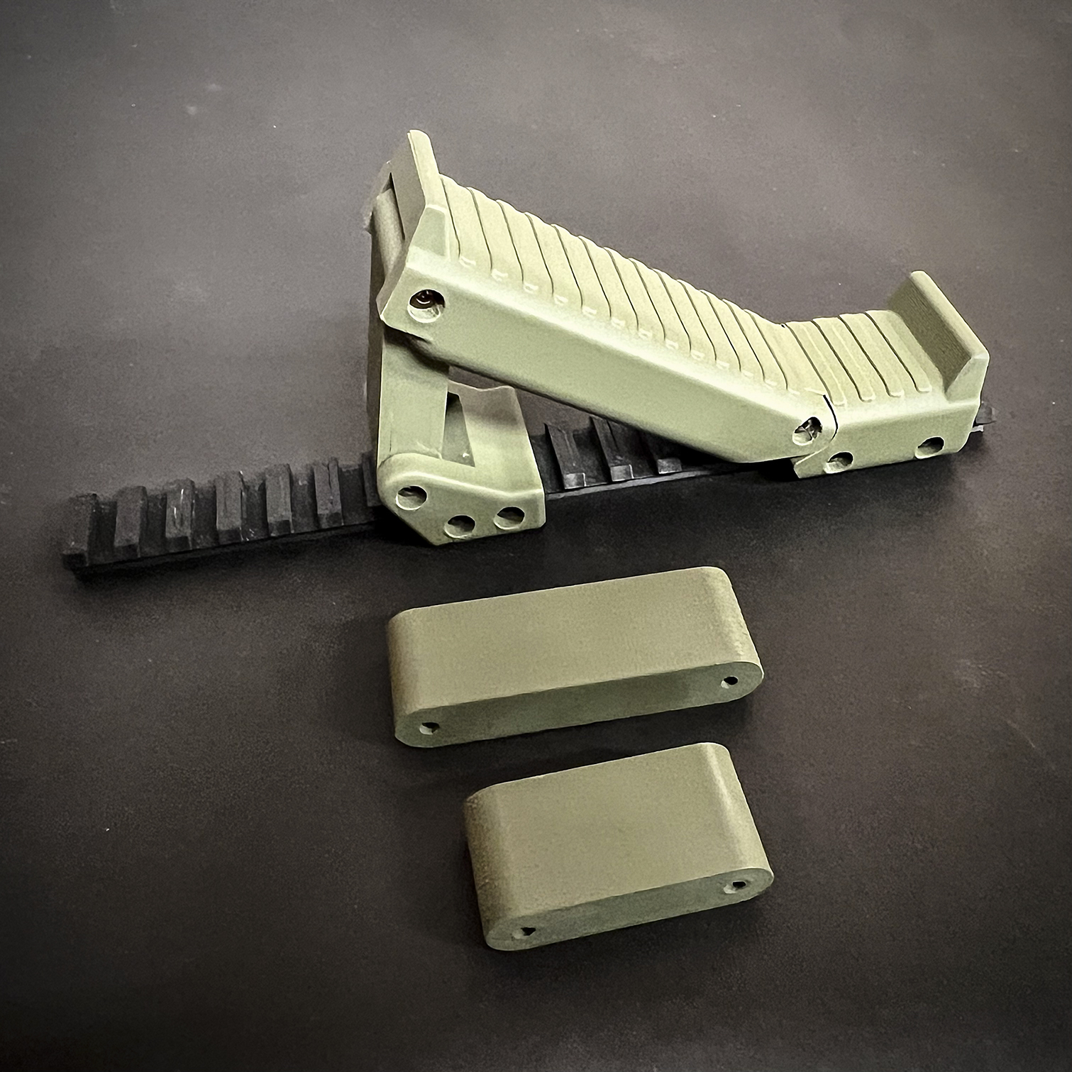regolabile picatinny foregrip fucile airsoft nerf blaster 3D print model - Mito3D