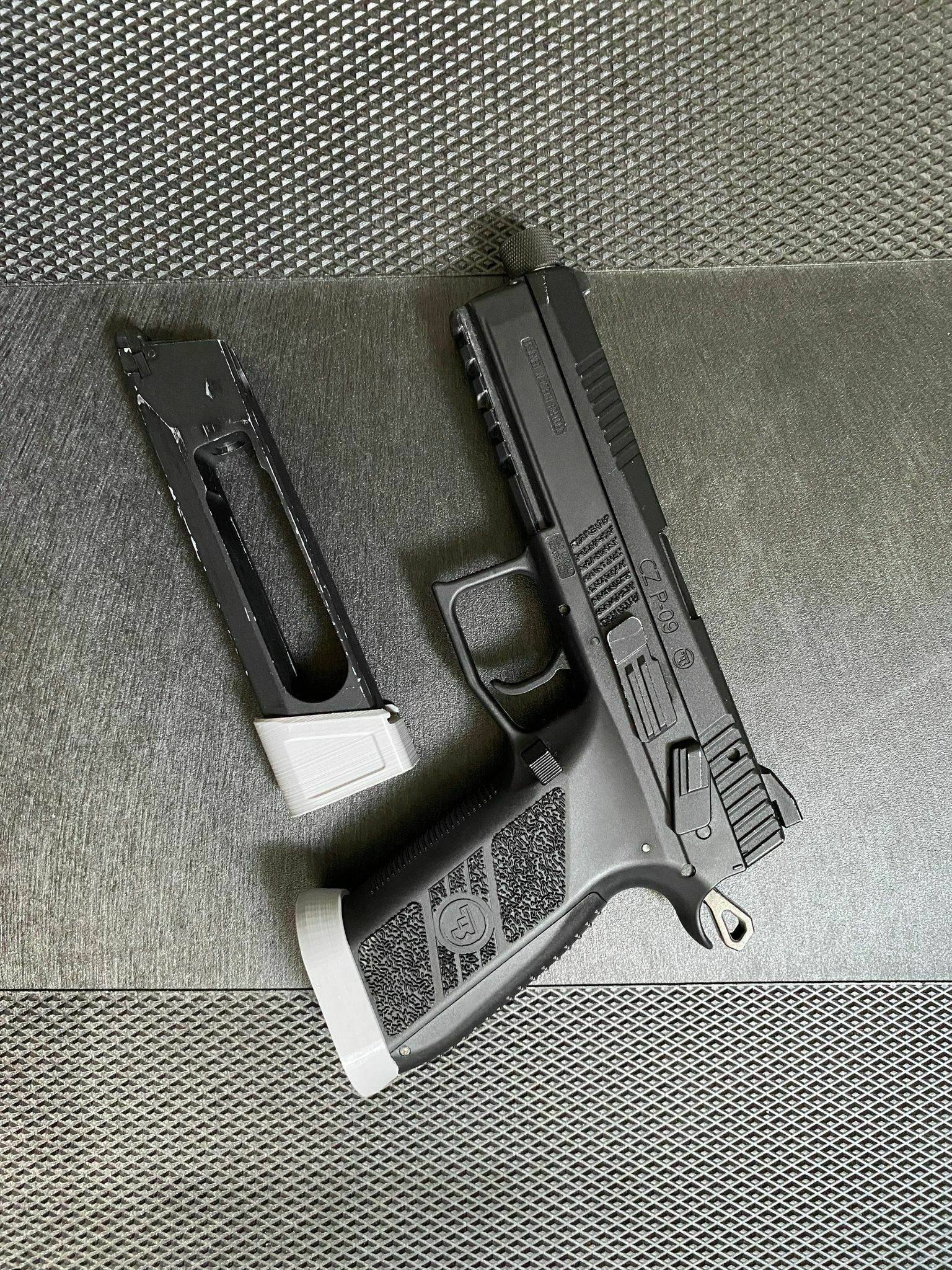 airsoft p09 magwell 3D print model - Mito3D