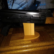 ak suporte rifle ferramenta ak-47 kailishnikov o pap zastava zastavan divertido a revista stand ak47 kalish akm 3d print model - Mito3D