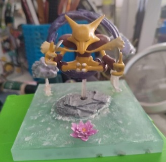 Alakazam meditando Pokémon psíquico meditar colher abrir cadabra arte brinquedo figura bolso monstro 3d print model - Mito3D