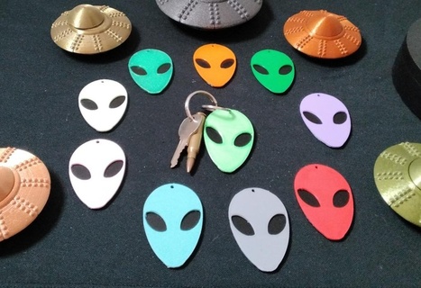 alien face keychain fun ufo keychains 3d print model - Mito3D