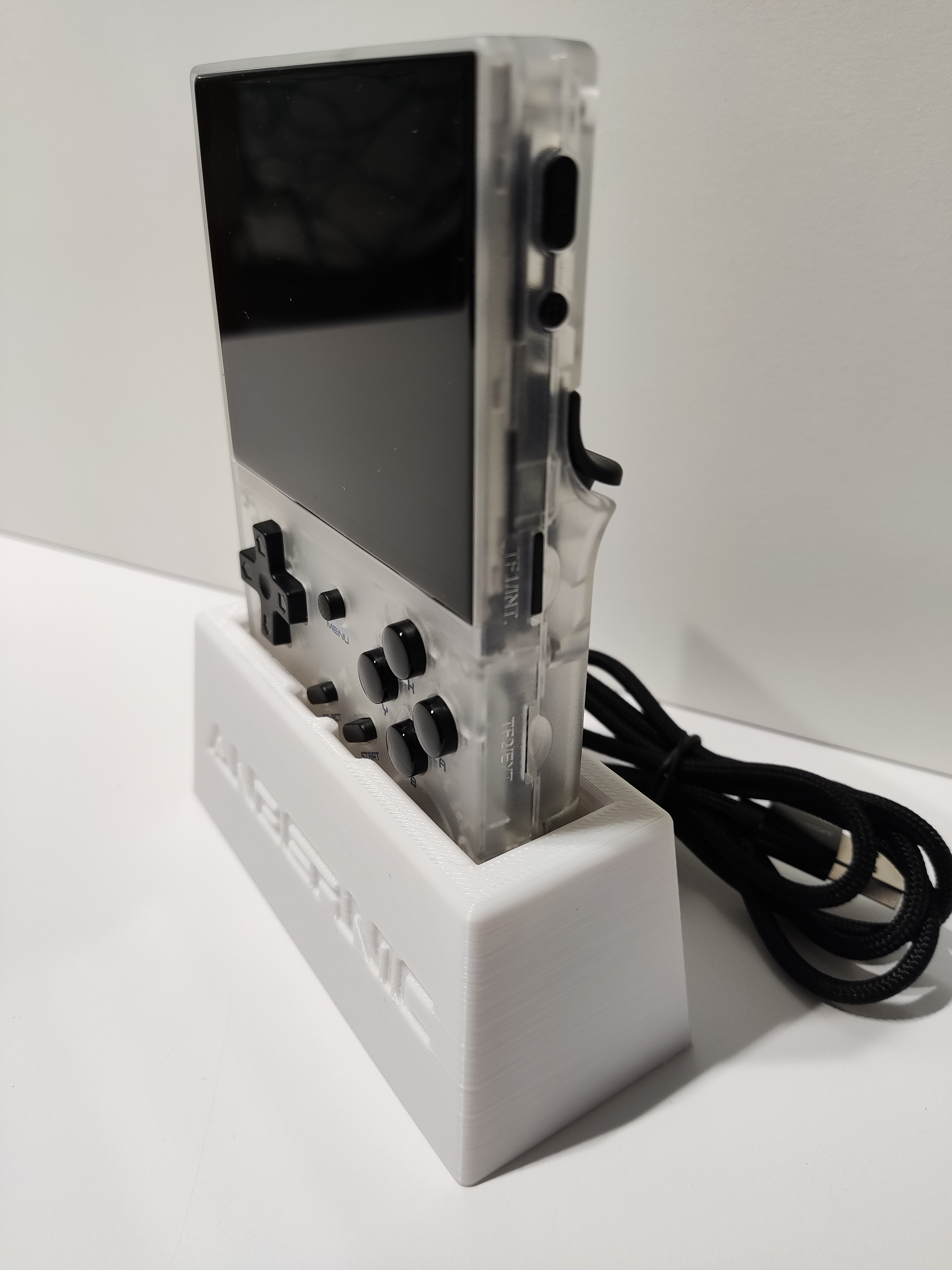 anbernico rg35xx cargando muelle Delgado rg 35xx estante soporte retro consola juego 3D print model - Mito3D