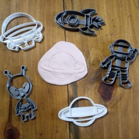 astronaut cookie cutters home 3D print model - Mito3D