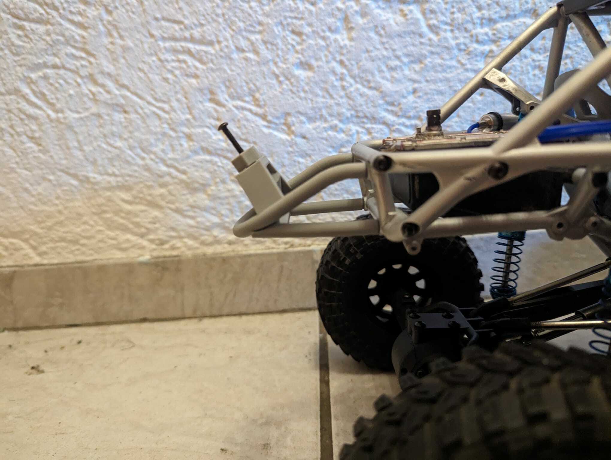 axial rr10 bomber spare wheel suspension Game axial rr10 bomber spare wheel spare wheel holder  3D print model - Mito3D