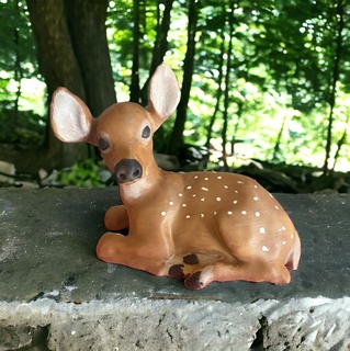 bebê fulvo deitado casa veado animais selvagens decoração 3d print model - Mito3D