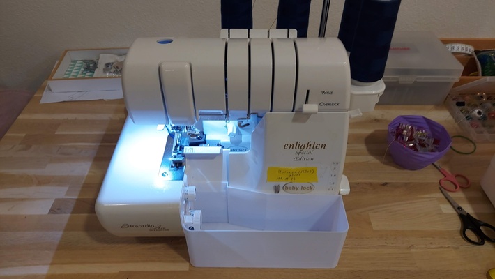 bambino serratura illuminare trim bidone perfetto in forma babylock spazzatura m lleimer contenitore per rifiuti ltro catcher overlock cucire macchina catturare 3d print model - Mito3D