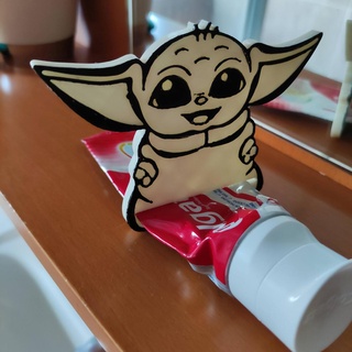 bébé yoda dentifrice presse babyyoda salle bains jouet hygiène gamins cadeau 3d print model - Mito3D