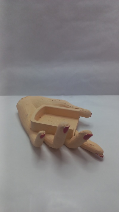 base drag 3 in shape of a female hand 3d print model - Mito3D