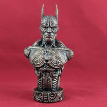 bate el busto art de estilo gótico giger superhéroe hombre adornado 3d print model - Mito3D