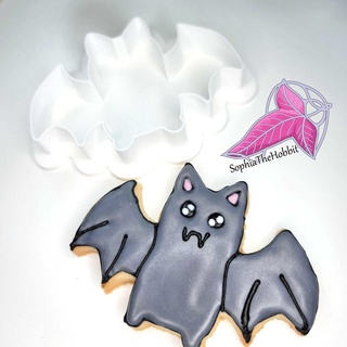bat cookie cutter battery cover free3dcutter halloween scary sophiathehobbit kitchen dining 3d print model - Mito3D