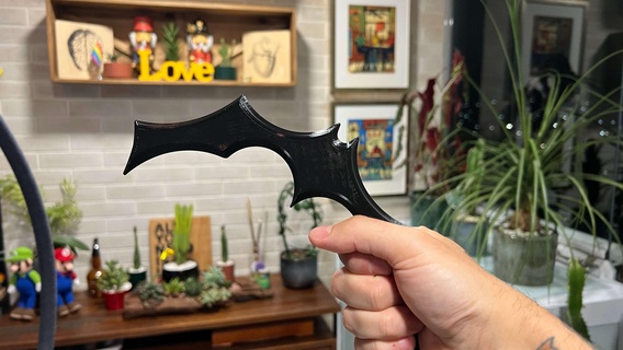 batman batarang soutiens Jeu noir avertisseur cosplay gadget 3d print model - Mito3D