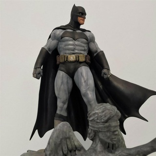 batman portador justiça estátua escultura Gotham cavaleiro arte histórias quadrinhos Holofote telhado 3d impressora projeto asilo liga Super heroi herói gárgula crime luta 3d print model - Mito3D