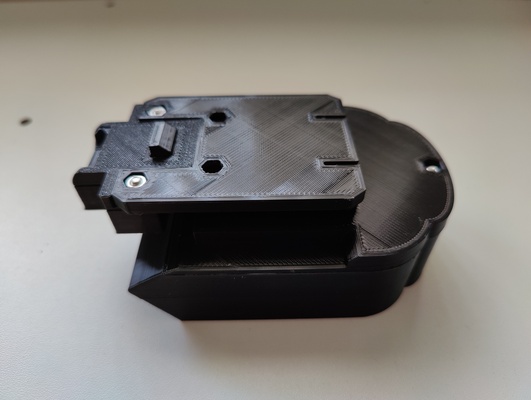 batterie adapter machtbasis dewalt makita schwarz pla abs petg werkstatt werkzeuge bohren staubsauger werkzeug 2023 2024 3d print model - Mito3D