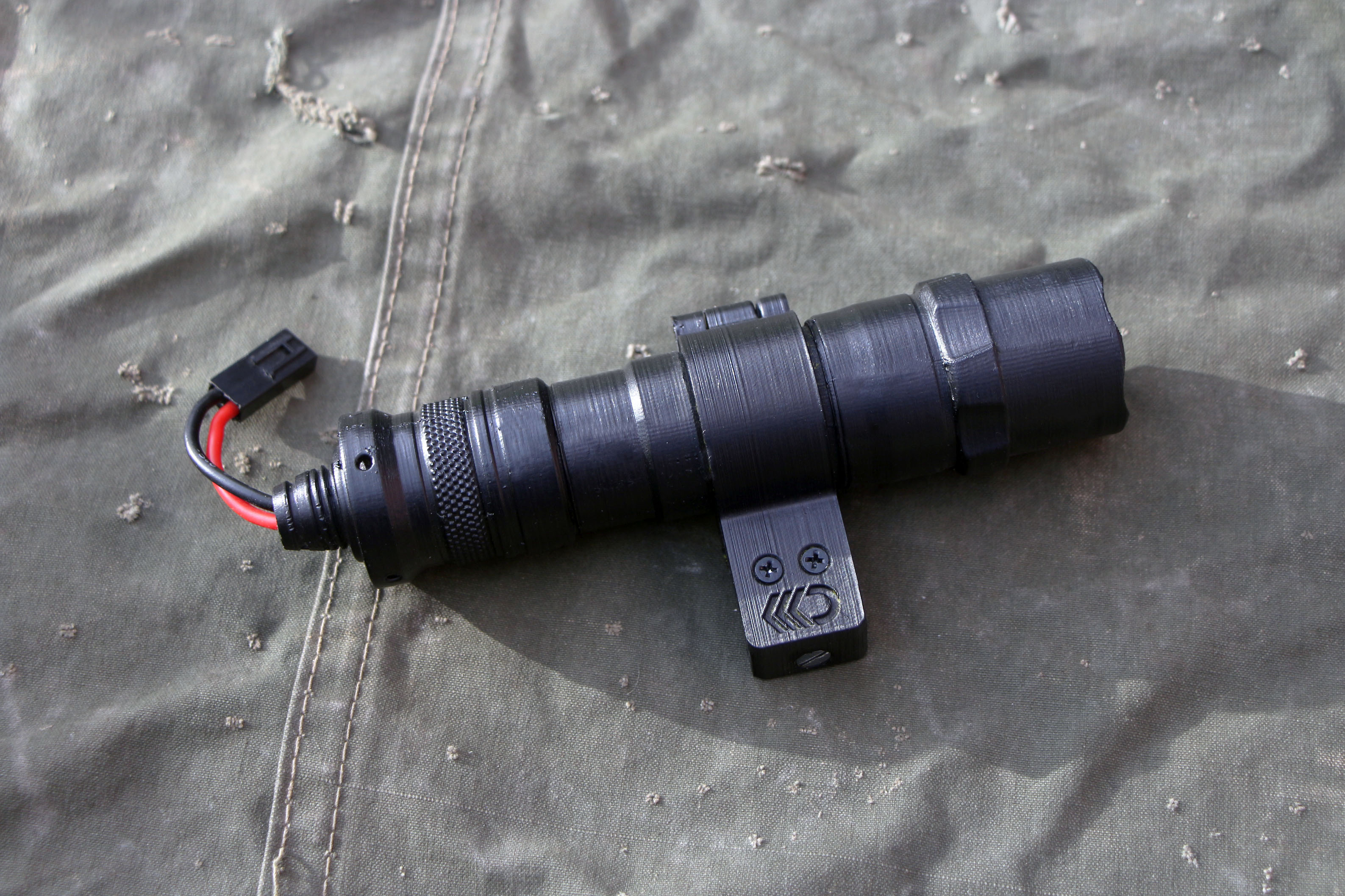 batterie boîte tactique lampe poche airsoft smg fusil agression boîtier airsoftbatterie rail picatinny 3D print model - Mito3D