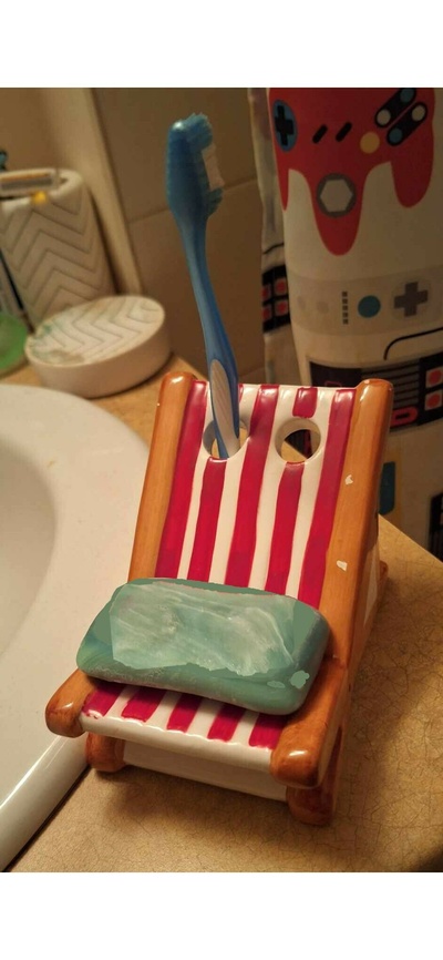 beach chair tooth brush soap dish holder 3d print model - Mito3D