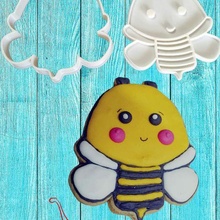 bee - cookie cutter stamp kid toon kitchen 3d print model - Mito3D