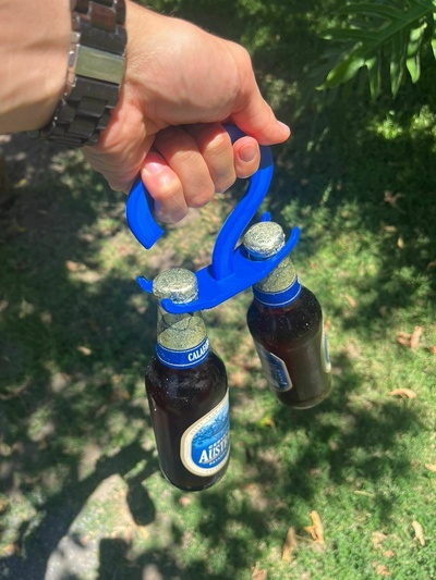 beer bottles holder holding soporte cervezas manilla chelas 3d print model - Mito3D
