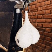 vélo pendaison balles lumière mode Balle LED croco nuit noisettes deez deeznuts testicules 3d print model - Mito3D