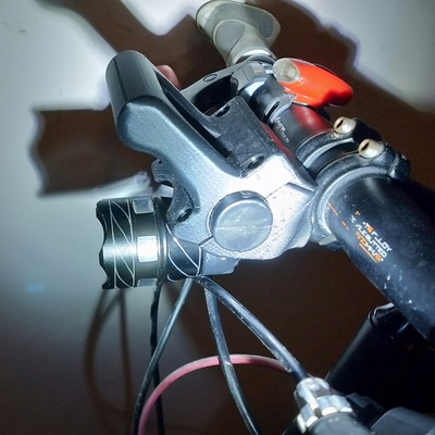 bicicleta luz suporte uni cabide instantâneo solidworks 3d print model - Mito3D