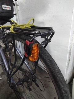 bicicletta fanale posteriore adattatore carico cremagliera illuminazione reggisella 3d print model - Mito3D