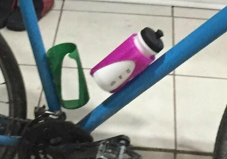 bisiklet şişe kafes katı yan Giriş hidrasyon Su konteyner Kulp destek binmek sürmek şapka değiştirme örtmek kılıf mtb dağ 3d print model - Mito3D